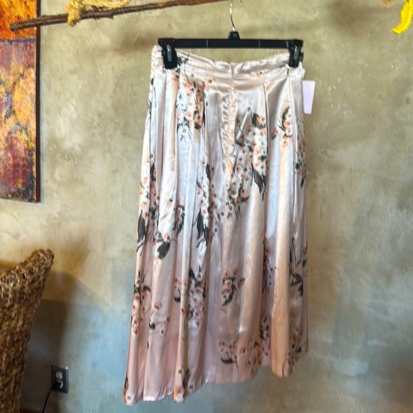 Anthropologie satin skirt flowers and bird print in medium by Della bee